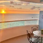 Vive Cartagena frente al mar y el lago