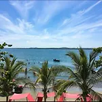 Vive Cartagena frente al mar y el lago